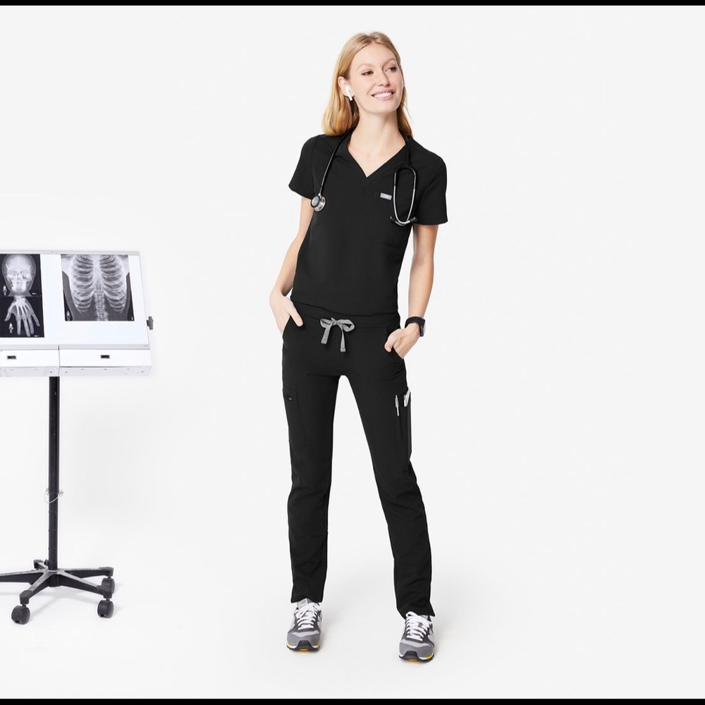 FIGS black yola skinny scrub pant M gently used